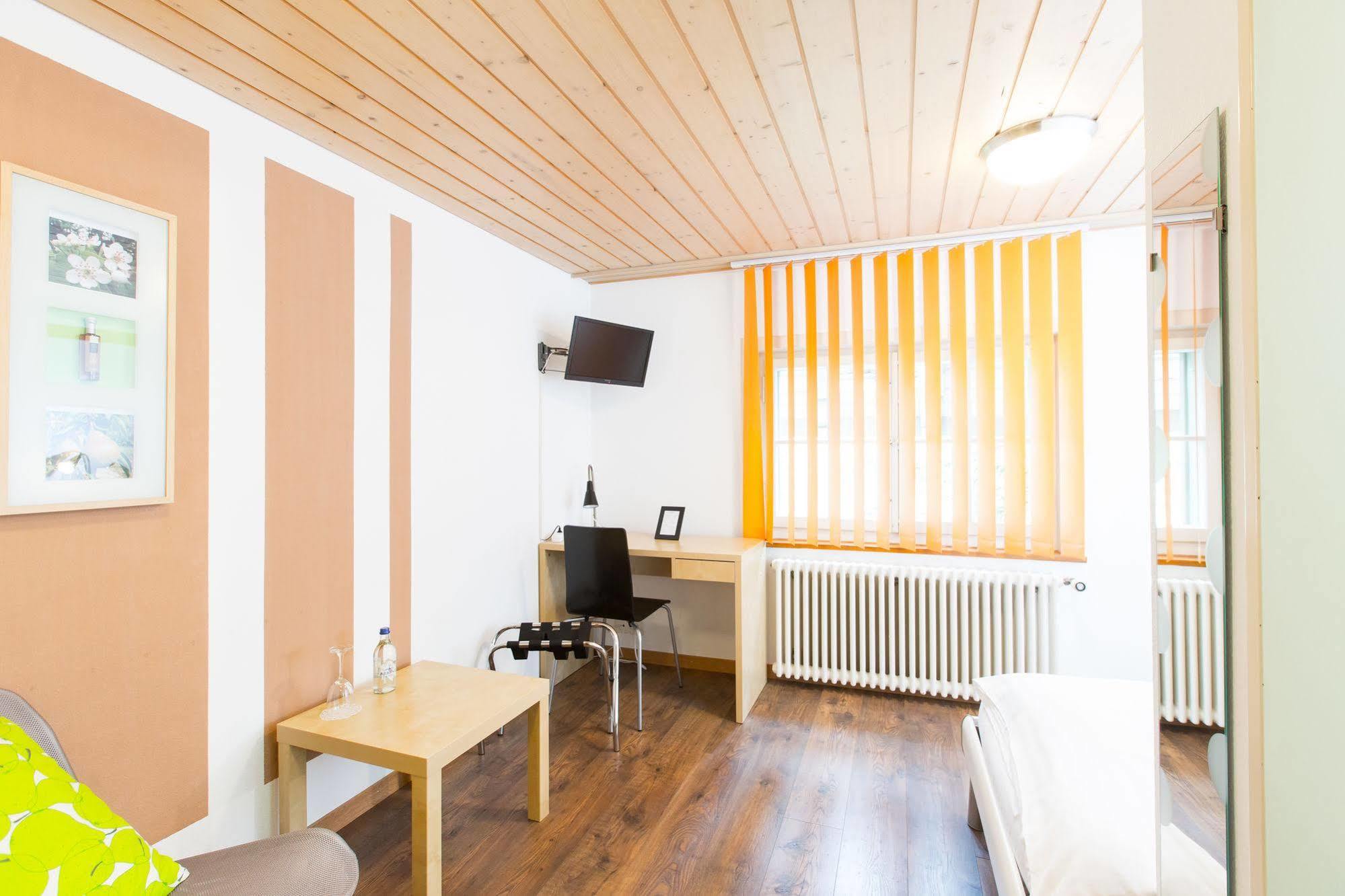 Ziegelhuesi Hotel, Stettlen Bei Bern Luaran gambar
